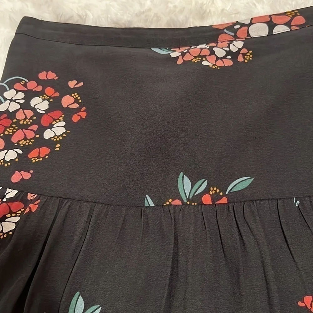 LOFT ruffled skirt - size 8